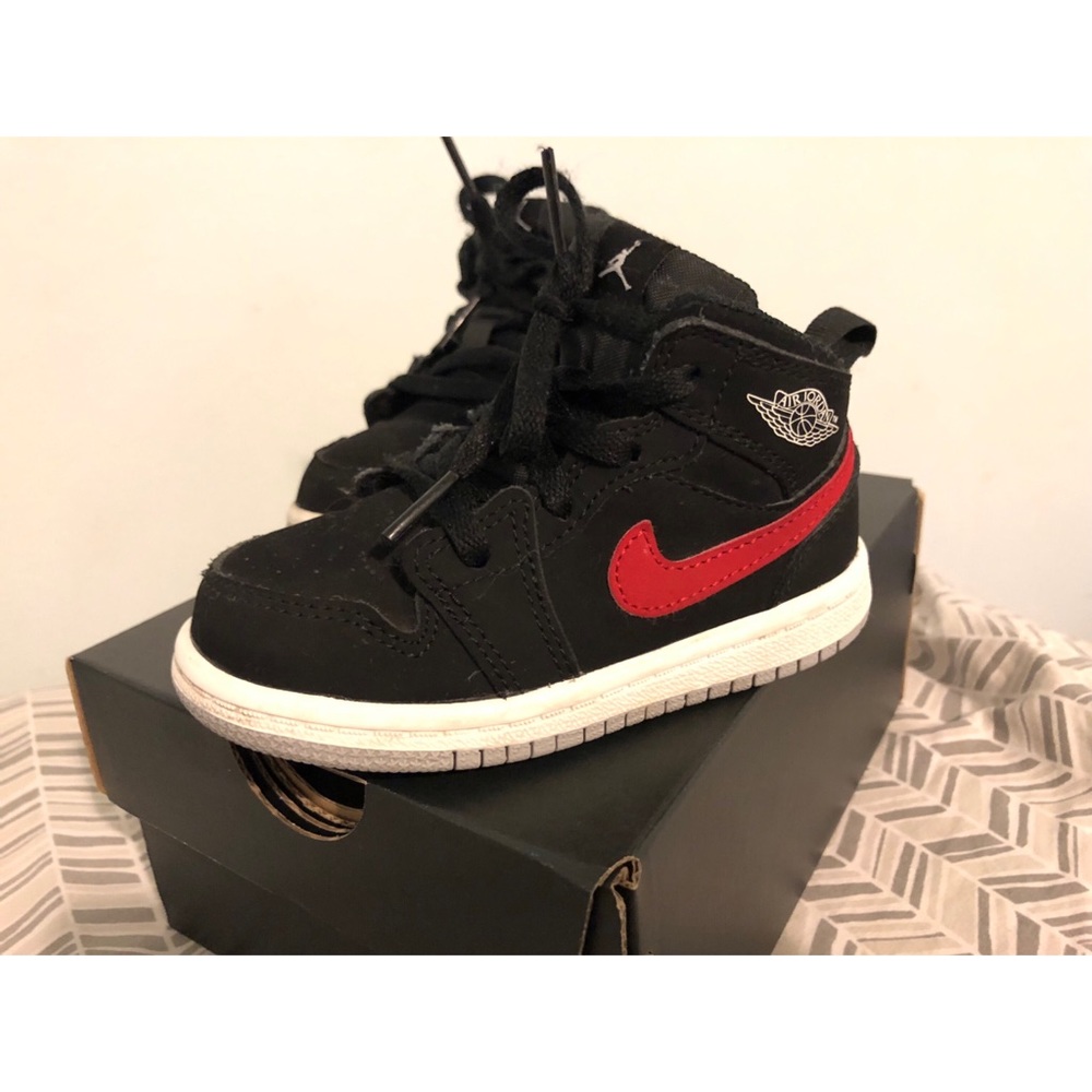 Jordan 1 MID